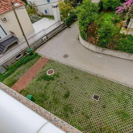 Apartman Rocky *
