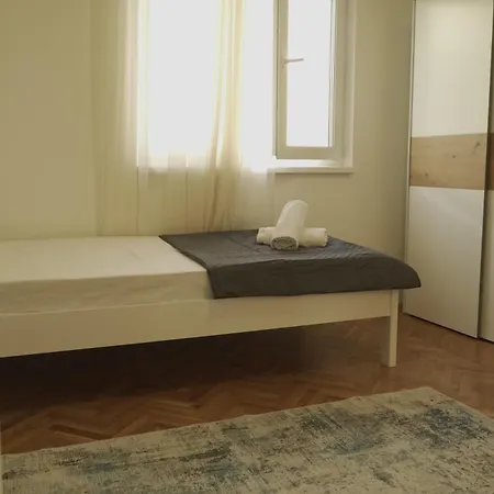 Rocky Apartment Vis